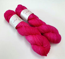 Load image into Gallery viewer, Lush 8ply/DK &#39;Gossip Girl&#39;